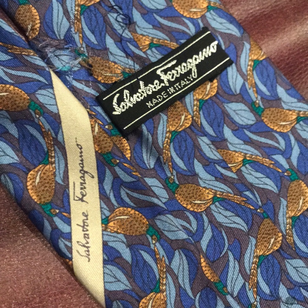 Salvatore Ferragamo💯silk